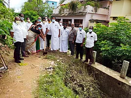 மத்திகோடு கோட்டவிளை சானலில் தடுப்புச் சுவா் அமைக்கும் பணி தொடக்கம்