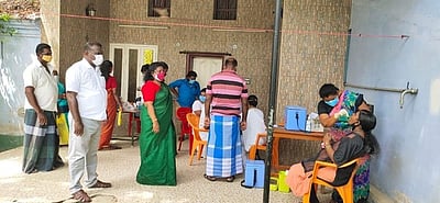 களக்காட்டில் நோய்த் தடுப்பு நடவடிக்கைகள் தீவிரம்