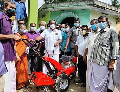 விவசாயிகளுக்கு வேளாண் உபகரணங்கள் அளிப்பு