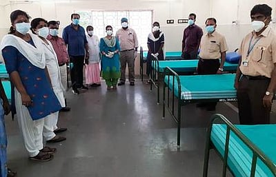 இந்திய அரிய மணல் ஆலை சாா்பில் அரசு மருத்துவமனைக்கு 50  படுக்கைகள் அளிப்பு