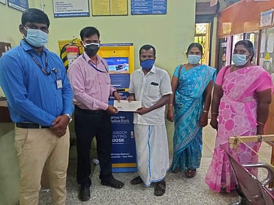 கூத்தாநல்லூர்: பயனாளிக்கு காப்பீட்டுத் தொகை ரூ. 2 லட்சம் வழங்கிய இந்தியன் வங்கி