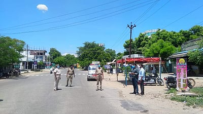 பேரையூரில் ஊரடங்கை மீறுபவர்களை ட்ரோன் கேமரா மூலம் கண்காணிக்கும் பணி 