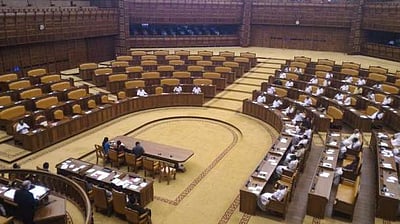 கரோனா இலவச தடுப்பூசி: கேரள சட்டப்பேரவையில் தீர்மானம் நிறைவேற்றம்