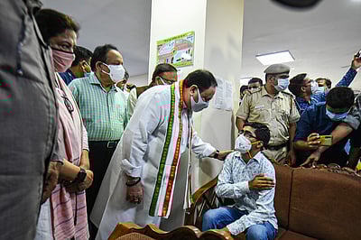 இந்தியாவில் தான் உலகின் மிகப்பெரிய தடுப்பூசி திட்டம்: ஜெ.பி.நட்டா