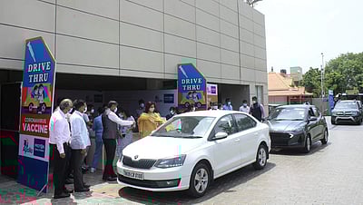 அப்பல்லோவில் காரை விட்டு இறங்காமலேயே தடுப்பூசி