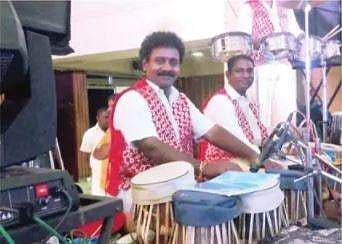 பொதுமுடக்க கட்டுப்பாடுகளால் வாழ்வாதாரத்தை இழந்த  மேடை மெல்லிசைக் கலைஞா்கள்