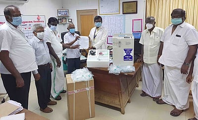 கோவில்பட்டி அரசு மருத்துவமனைக்கு ஆக்சிஜன் செறிவூட்டிகள் அளிப்பு