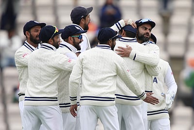 ஷமி, இஷாந்த் மிரட்டல்: உணவு இடைவேளையில் நியூசிலாந்து 135/5