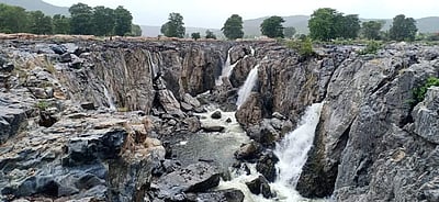 கர்நாடக அணைகளிலிருந்து திறக்கப்பட்ட தண்ணீர் தமிழகம் வந்தது