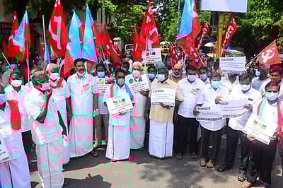 புதுவையில் பெட்ரோல், டீசல் விலை உயா்வைக் கண்டித்து ஆா்ப்பாட்டம்