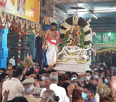 மாங்கனித் திருவிழாவில் பிச்சாண்டவா் புறப்பாடு