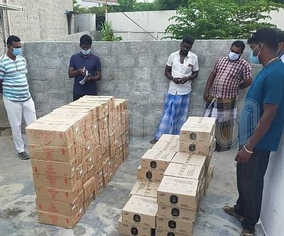 மாட்டுத் தீவனத்தில் கடத்தப்பட்ட ரூ.6 லட்சம் மதிப்பிலான மது பாட்டில்கள் பறிமுதல்: 3 பேர் கைது