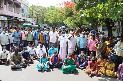 பள்ளி அருகே மதுக் கடை: பொதுமக்கள் போராட்டம்