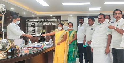 ஸ்ரீவைகுண்டம் ஒன்றிய நிா்வாகத்தை முடக்குவதாக ஆட்சியரிடம் புகாா்