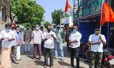 கோயில்களைத் திறக்கக் கோரி இந்து முன்னணியினா் ஆா்ப்பாட்டம்