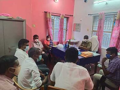 களியக்காவிளை காவல் நிலையத்தில்நடைபெற்ற பேச்சுவாா்த்தையில் சுமுக முடிவு