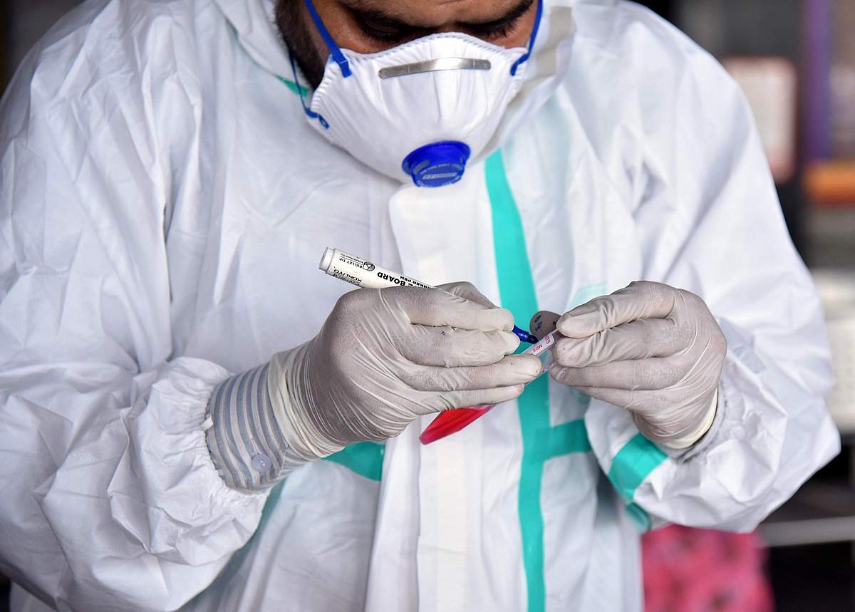 8 மாநிலங்களில் 50 சதவீதம் பேருக்கு டெல்டா வகை கரோனா: மத்திய அரசு