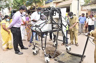 களப் பணியாளா்களின் பரிசோதனை விவரங்களை பதிவேடுகளில் குறிப்பிட வேண்டும்: மாநகராட்சி ஆணையா் அறிவுறுத்தல்