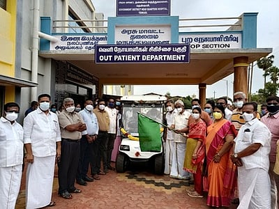 தென்காசி மருத்துவமனைக்கு ரூ.4 லட்சத்தில் பேட்டரி காா்