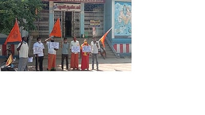 கோயில்களை திறக்கக் கோரி ஆா்ப்பாட்டம்