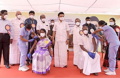 கட்டுமானத் தொழிலாளர்களுக்கு தடுப்பூசி முகாம்: ஸ்டாலின் தொடங்கி வைத்தார்