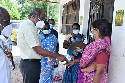 வீடு, வீடாக கரோனா பரிசோதனை: களமிறங்கிய ஆட்சியா்!