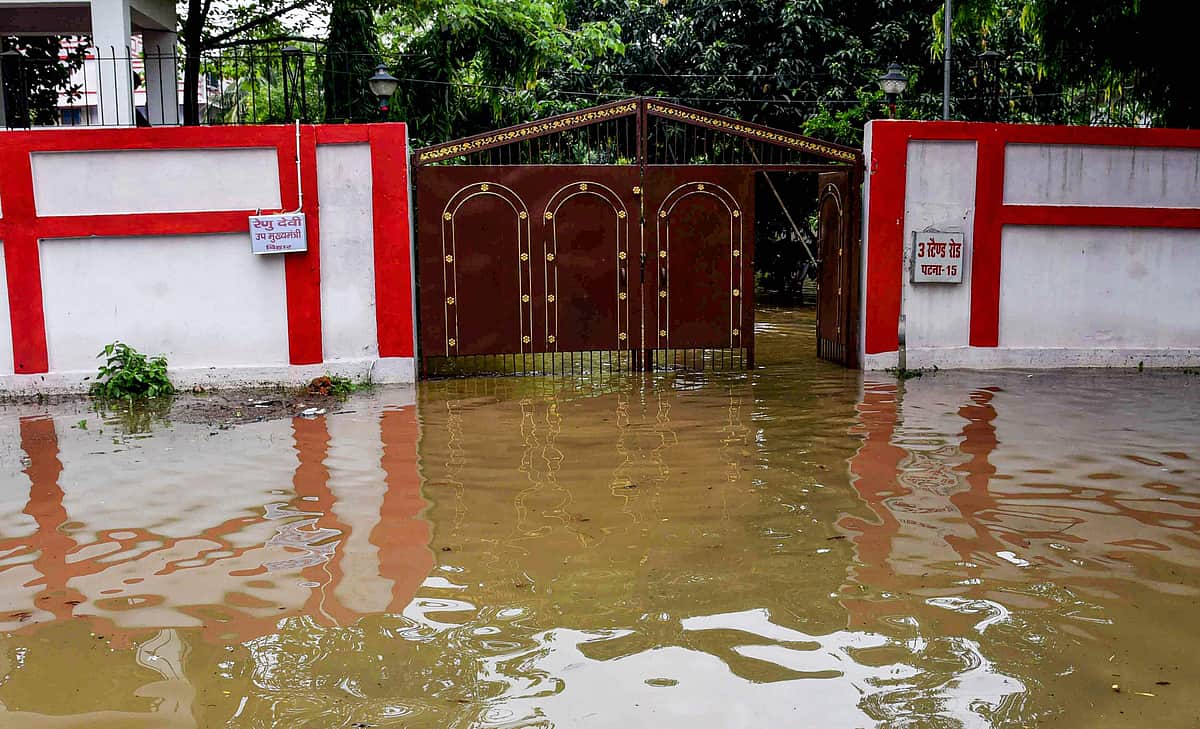 பாட்னாவில் கனமழை: சட்டப்பேரவை, மருத்துவமனைகளில் வெள்ளம்