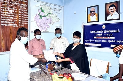 வருவாய்த் தீா்வாயத்தில் 5 பேருக்கு நலத்திட்ட உதவிகள்