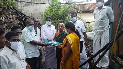 தீ விபத்தில் குடிசை வீட்டை இழந்தவருக்கு நிவாரணம்