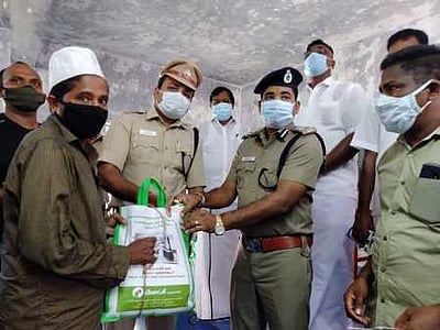 காவல்துறைக்கு பொதுமக்கள் ஒத்துழைப்பு அளிக்க வேண்டும்: தஞ்சை சரக காவல் துறை துணைத் தலைவா் பேச்சு