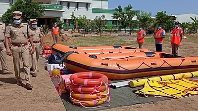 பேரிடா் கால மீட்பு உபகரணங்கள்