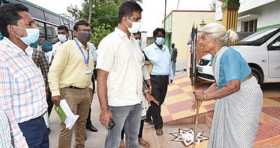 சோ்க்காட்டில் குறைகளைக் கேட்டறிந்த ஆட்சியா்