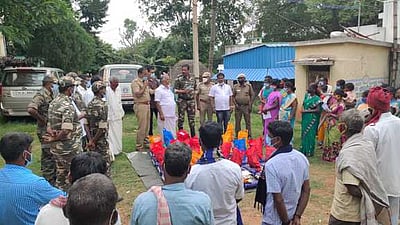 மலைவாழ் மக்களுக்கு நலத் திட்ட உதவிகள்