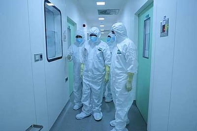 ஹைதராபாத்தில் கரோனா தடுப்பூசி மையத்தில் மத்திய அமைச்சர்கள் ஆய்வு