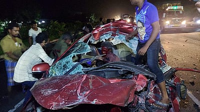 ஆம்பூர் அருகே கார் விபத்து: மாப்பிள்ளை உள்பட மூவர் பலி