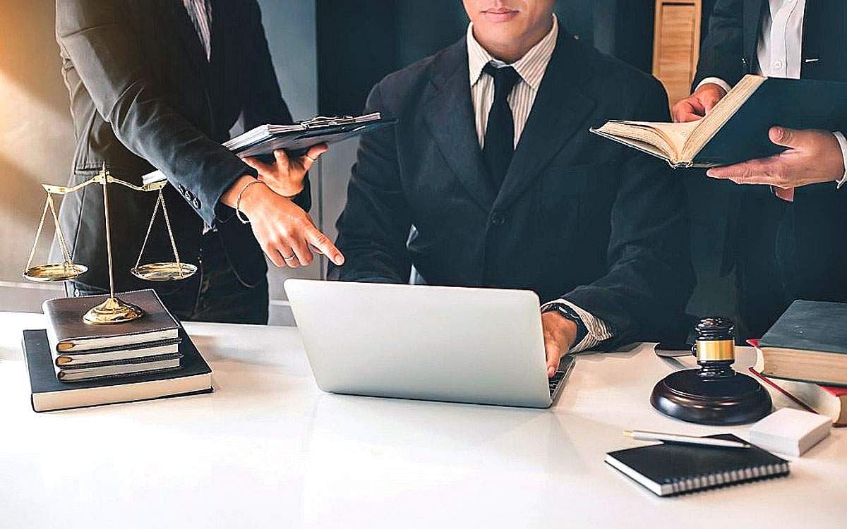 வளர்ந்து வரும் சட்ட படிப்பு... நிபுணராக மாறுங்கள்!