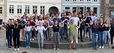 பல்லேலக்கா பாடலுக்கு நடனமாடிய டென்மார்க் நாட்டினர்: ரஹ்மான் பகிர்ந்த விடியோ