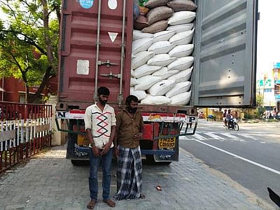 செஞ்சி அருகே நள்ளிரவில் கடத்திய 24 டன் ரேஷன் அரிசி  பறிமுதல்: இருவர் கைது