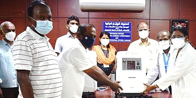 சங்ககிரி அரசு மருத்துவமனைகளுக்கு 11 ஆக்ஸிஜன் செறிவூட்டிகள் வழங்கல்