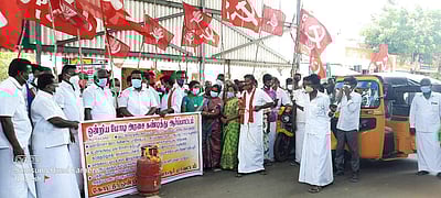 பெட்ரோல், டீசல் விலை உயர்வு: மன்னார்குடி, கோட்டூரில் நூதன ஆர்ப்பாட்டம்