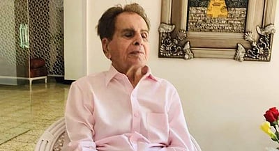 மூத்த நடிகர் திலீப் குமார் மருத்துவமனையில் மீண்டும் அனுமதி