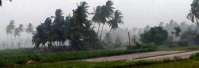 சேலம் புகா்ப் பகுதிகளில் கனமழை