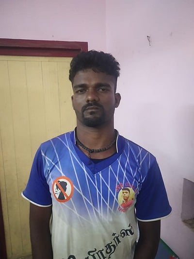 சாராய ஊறலைக் குடித்த 3 மாணவா்கள் மருத்துவமனையில் அனுமதி