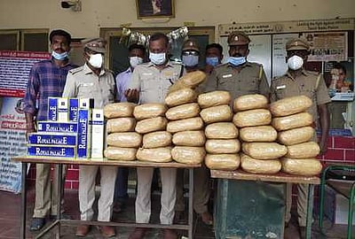 சொகுசுப் பேருந்தில் கடத்தப்பட்டரூ.10 லட்சம் கஞ்சா பறிமுதல்