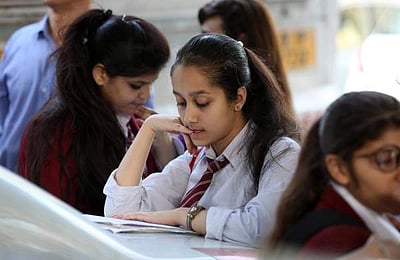 சிபிஎஸ்இ மதிப்பெண்களை மதிப்பீடு செய்ய குழு அமைப்பு