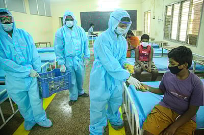 கரோனா சிகிச்சைக்கு கூடுதல் கட்டணம்: கரோனா சிகிச்சை அளிக்க தனியாா் மருத்துவமனைக்கு தடை