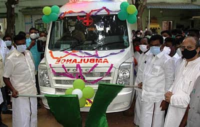 கரோனா தொற்றால் வாழ்வாதாரம் இழந்தோருக்கு  நிவாரணம்: அமைச்சர் சா.மு.நாசர் வழங்கல்