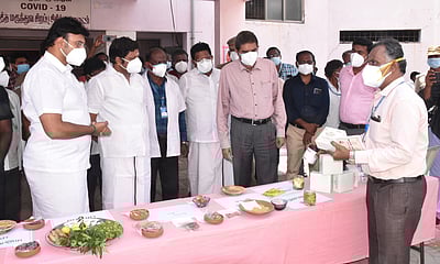 ராசிபுரத்தில் 50 படுக்கைகளுடன் கரோனா சித்த மருத்துவ சிகிச்சை மையம் திறப்பு: அமைச்சா் மா.மதிவேந்தன் பங்கேற்பு