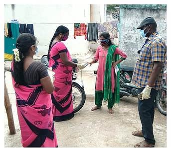 வீடு வீடாகச் சென்று சளி, காய்ச்சல் பரிசோதனை