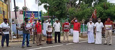 திருப்பூரில் வேளாண் சட்ட நகல் எரிப்புப் போராட்டம்